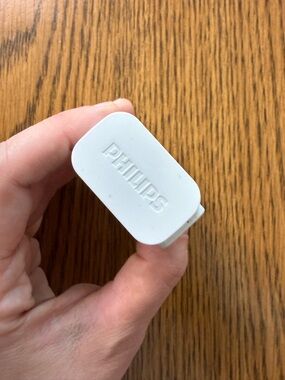 Philips White USB Wall Charger 100-240V - 50/60Hz, 3.5W